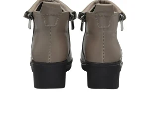 Lotus Cordelia ULB299 - Truffle