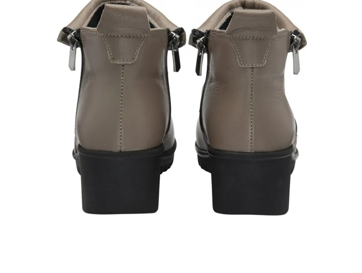 lotus_cordelia_ulb__truff_3.webp Lotus Cordelia ULB299 - Truffle